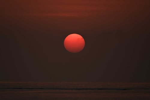 Darmowe zdjęcie z galerii z ciemny, morze, niebo zachód słońca