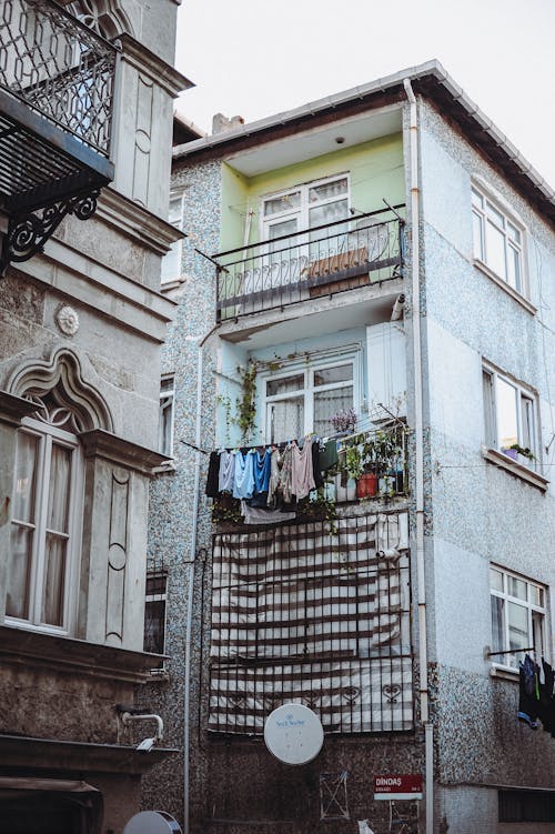 Foto d'estoc gratuïta de apartament, arquitectura, balcó