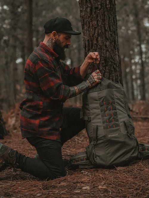 Foto stok gratis berjanggut, di luar rumah, hiker