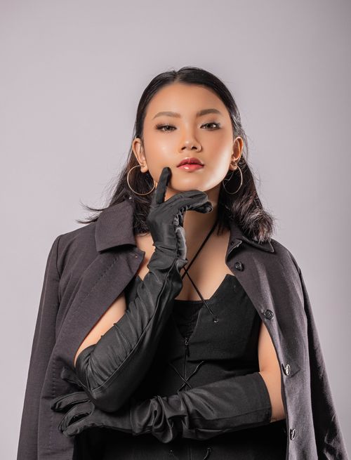Free Chic portrait of a young woman in black attire, exhibiting confidence. Stock Photo