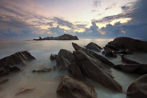 Foto Da Formação Rochosa Da Praia