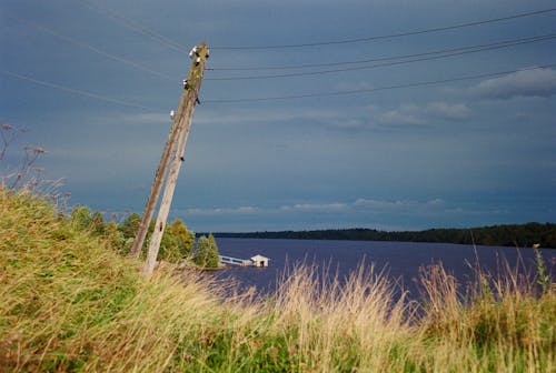 Gratis arkivbilde med bøyd, elektrisitet, innsjø