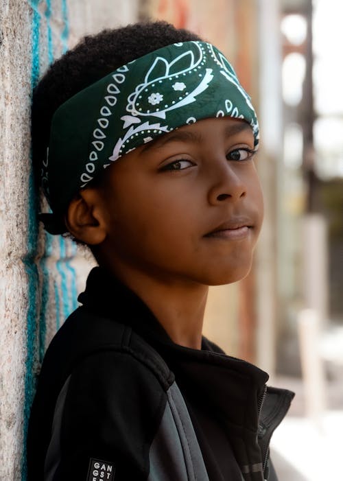 Ilmainen kuvapankkikuva tunnisteilla afrikkalainen amerikkalainen poika, bandana-huivi, kasvot