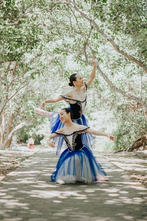 Photos gratuites de arbres verts, ballerine, ballet