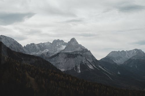 Kostnadsfri bild av bakgrund, bergen, dimmig
