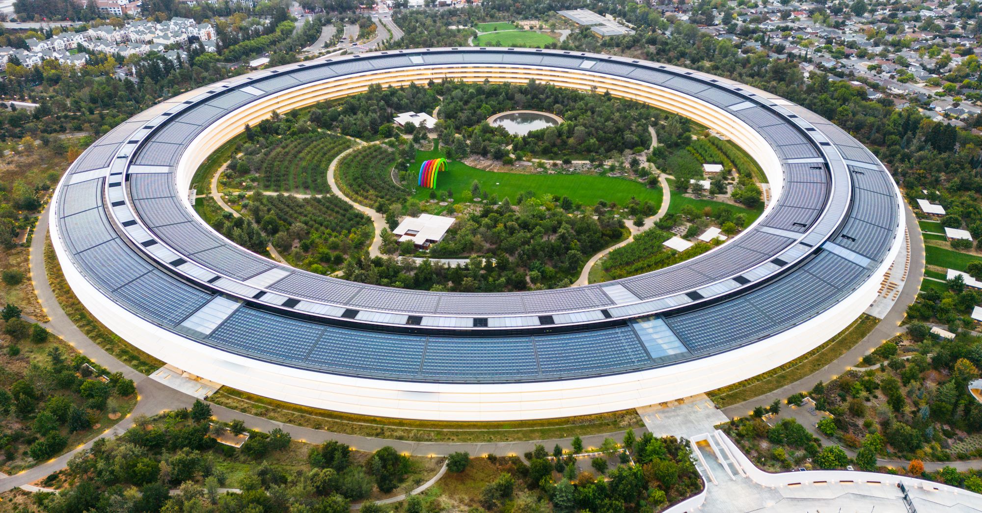 Apple Stock Offers Value as Apollo CEO Warns on Market Risk