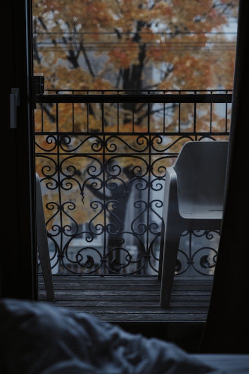 Základová fotografie zdarma na téma atmosfera de outono, balkon, barvy podzimu