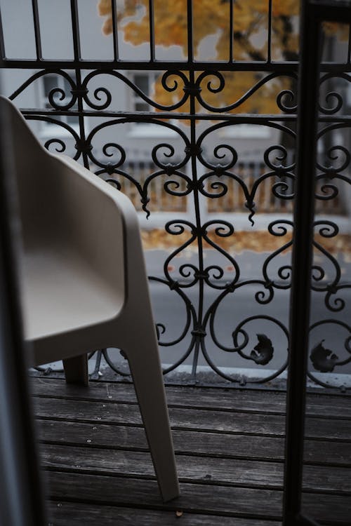 De franc Foto d'estoc gratuïta de balcó, cadira baku, cadira blanca Foto d'estoc