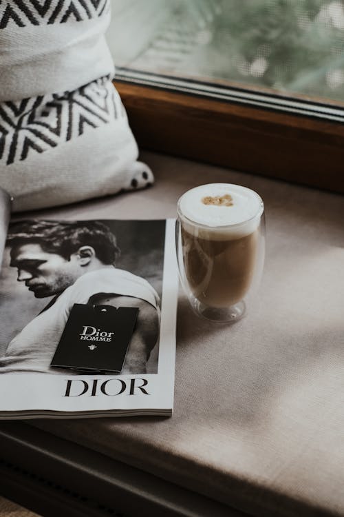 Bạn đang tìm kiếm những bức ảnh Dior miễn phí đẹp và sáng tạo? Hãy xem những hình ảnh từ thương hiệu nổi tiếng này để cập nhật kỹ năng thiết kế của bạn. Bạn sẽ không thể rời mắt khỏi những tác phẩm nghệ thuật đậm chất Dior.