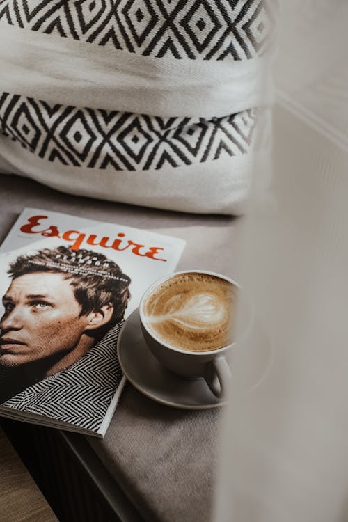 cappuccino, dergi, dikey atış içeren Ücretsiz stok fotoğraf