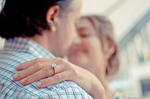 Free Shallow Focus Photo of Man and Woman Kissing Stock Photo