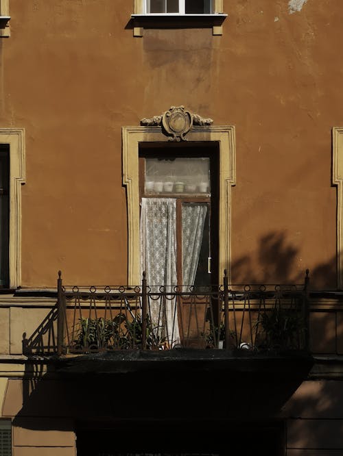 Foto d'estoc gratuïta de balcó, balcons, casa de poble