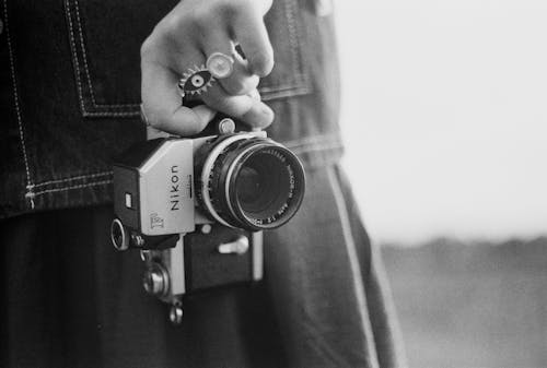 Foto d'estoc gratuïta de anells, blanc i negre, càmera antiga