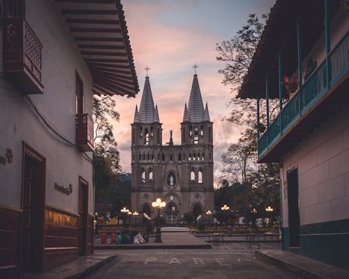 Foto d'estoc gratuïta de capvespre, carrer, carrers de la ciutat