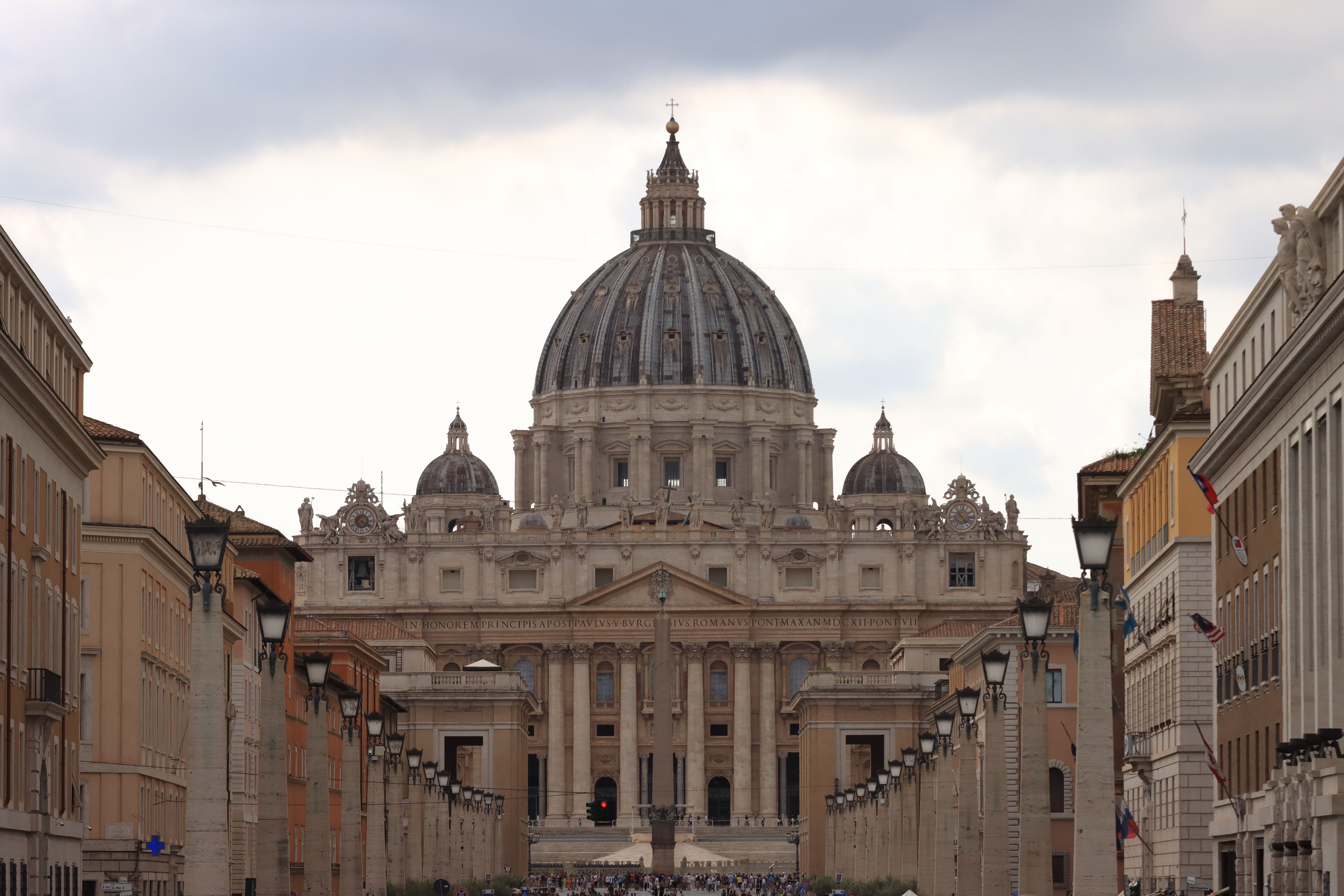 Basílica de San Pedro en la Ciudad del Vaticano, donde usar una eSIM con la red italiana para tener internet