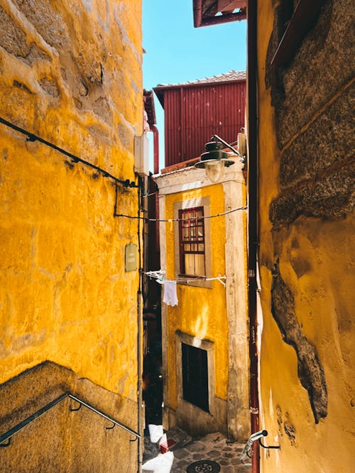 Foto profissional grátis de balcão, cidade, janela aberta