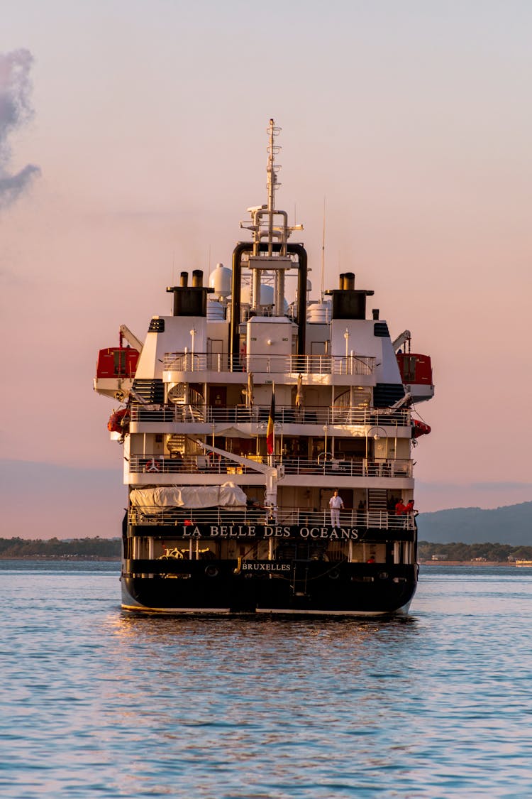 Ship On The Ocean 