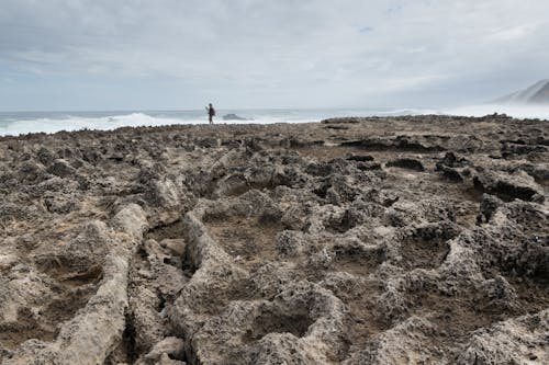 Ilmainen kuvapankkikuva tunnisteilla henkilö, kivimuodostelma, seisominen