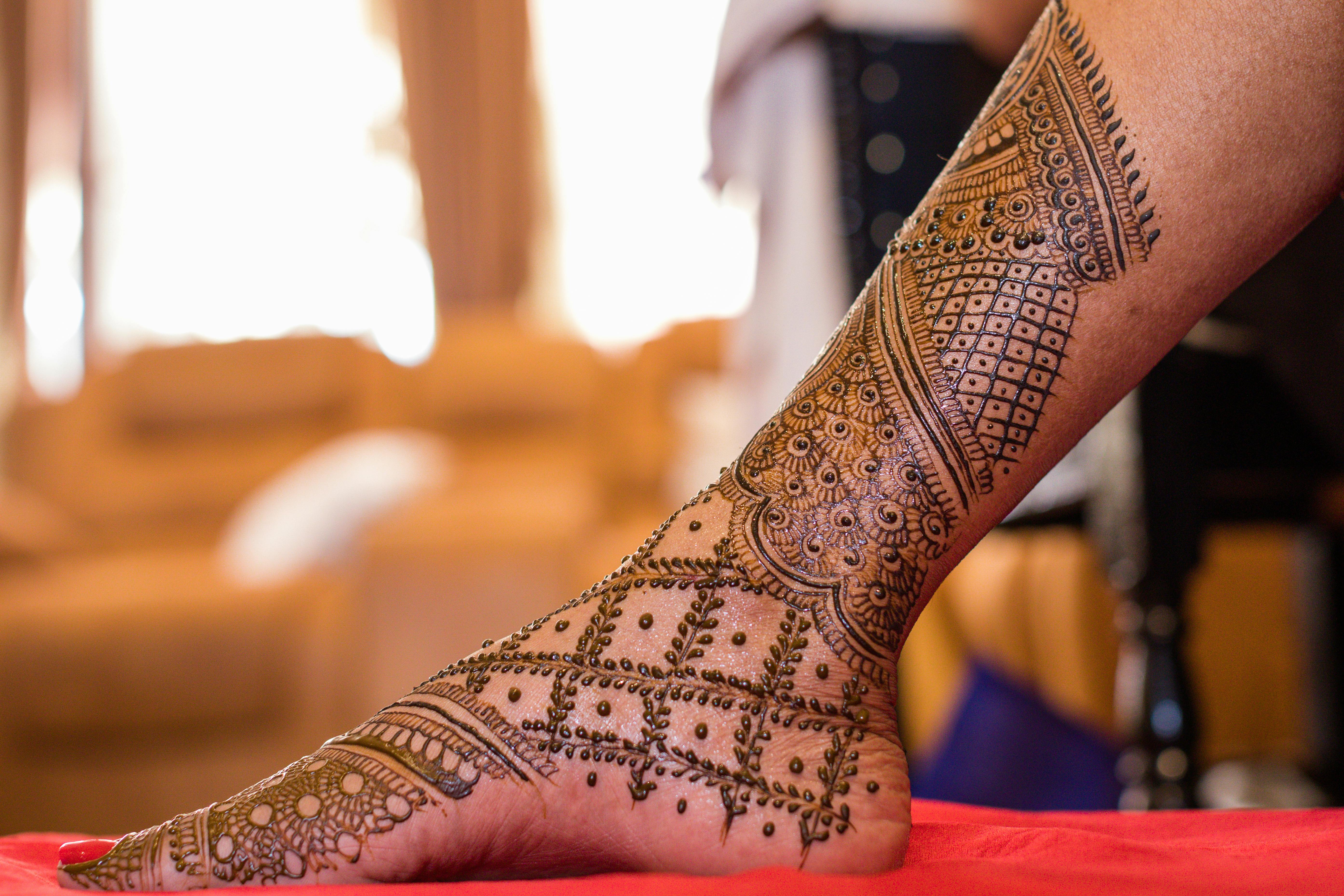 Henna-Tattoo am Fuß | Henna or mehendi is not a tattoo which… | Flickr