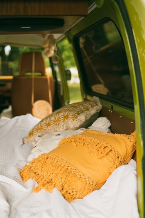 Darmowe zdjęcie z galerii z furgonetka, łóżko, pionowy strzał