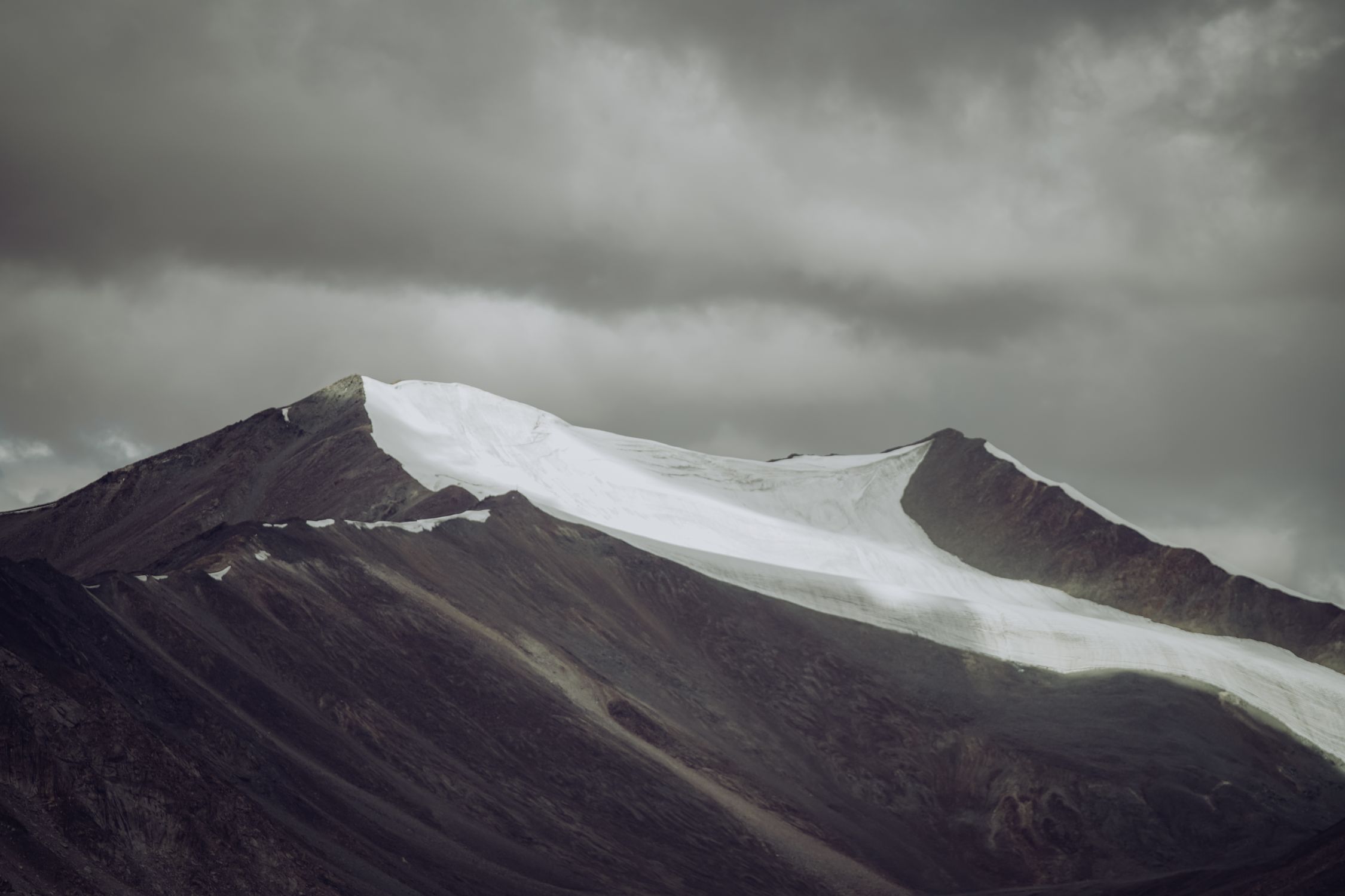 Clouds over Mountain · Free Stock Photo