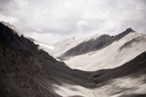 Free A stunning mountain landscape with unique rock formations and rolling clouds, ideal for adventure and nature enthusiasts. Stock Photo
