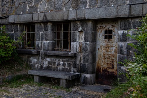 Foto profissional grátis de assento, com defeito, construção abandonada