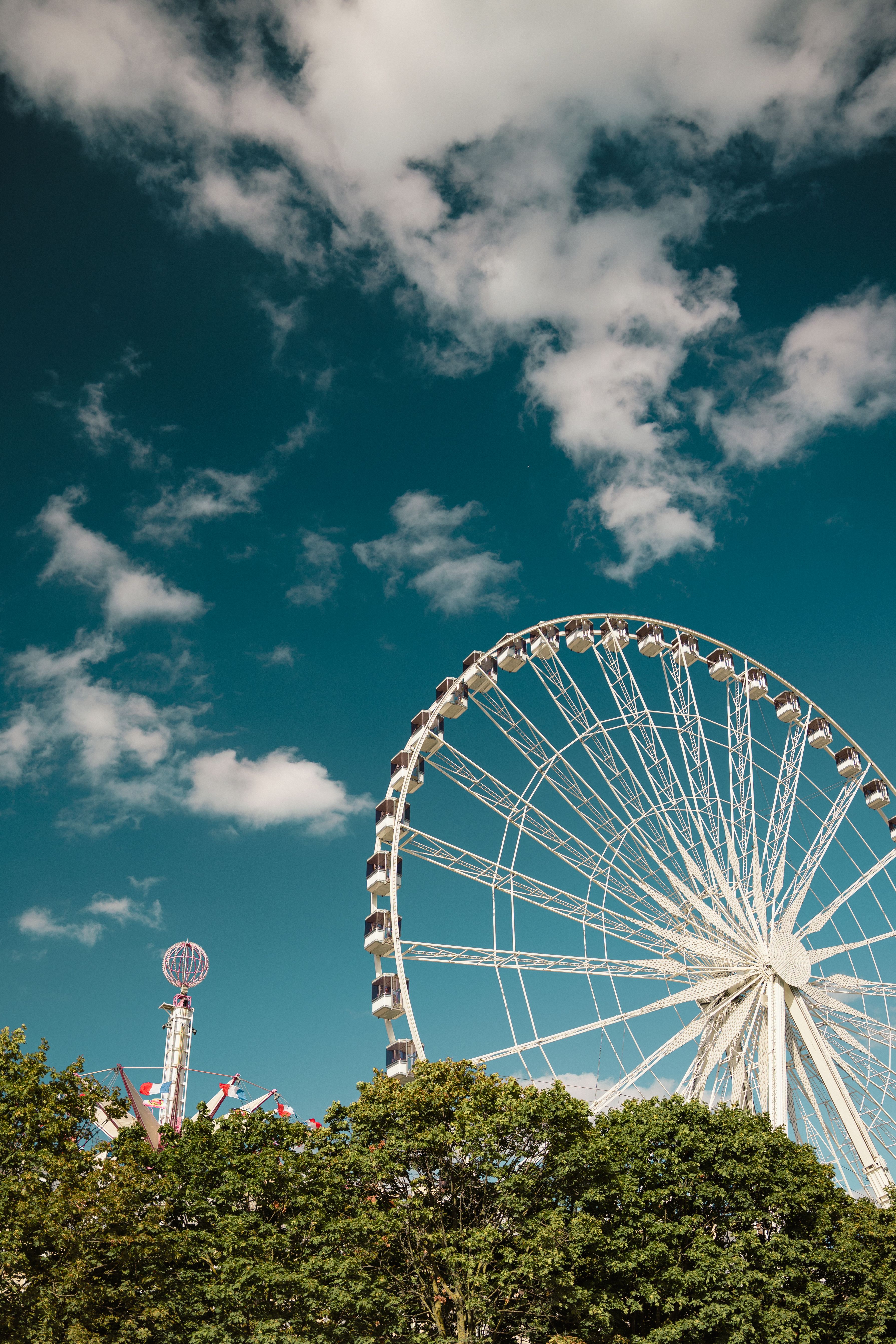White Ferris Wheel Under Blue Sky · Free Stock Photo