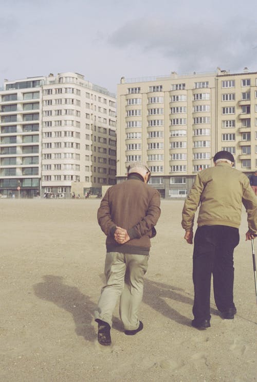 คลังภาพถ่ายฟรี ของ การเดิน, ทราย, ผู้สูงอายุ