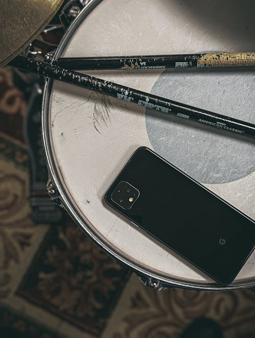 A Smartphone on the Drum 