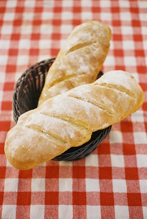 垂直拍摄, 柳條籃, 法國麵包 的 免费素材图片