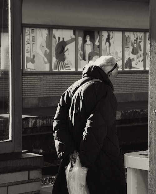 Photos gratuites de échelle des gris, individu, marcher