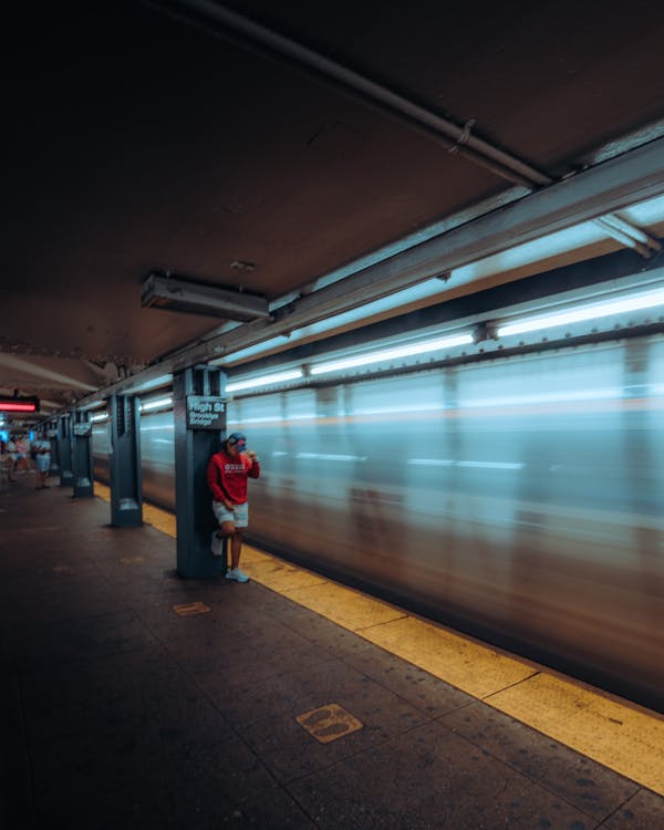 Immagine gratuita di metropolitana, movimento sfocato, piattaforma