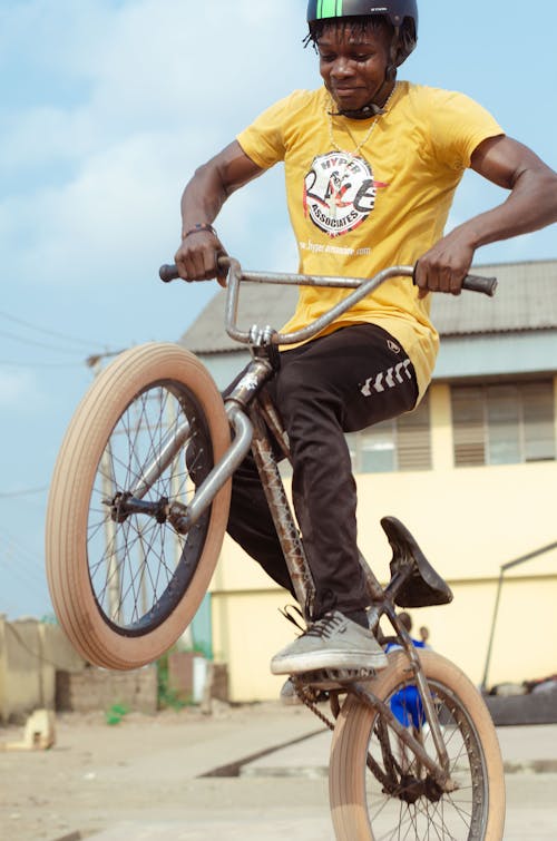 Fotobanka s bezplatnými fotkami na tému akcia, bezpečnostná helma, bmx bicykel