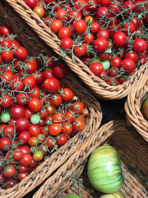 Free Close-up of vibrant cherry tomatoes in woven baskets, showcasing a healthy harvest. Stock Photo