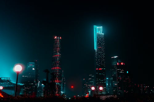 Ücretsiz Gece Boyunca Yüksek Binalar Stok Fotoğraflar