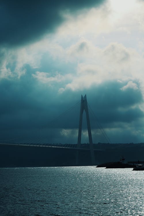 Бесплатное стоковое фото с буря, живописное небо, мост