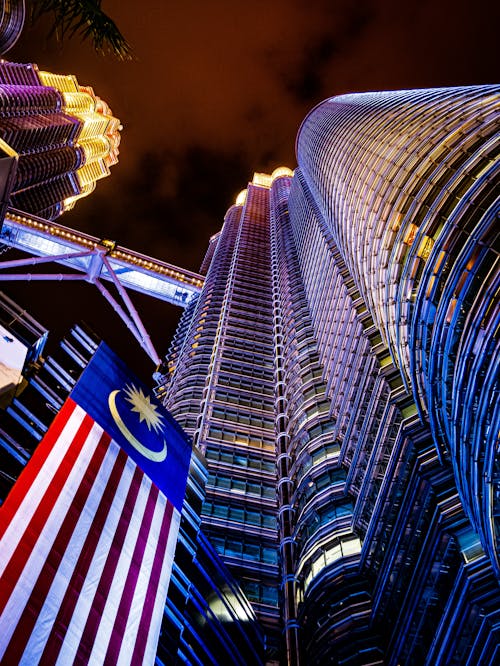 無料 ペトロナスツインタワー, マレーシアの国旗, マレーシアの旗の無料の写真素材 写真素材