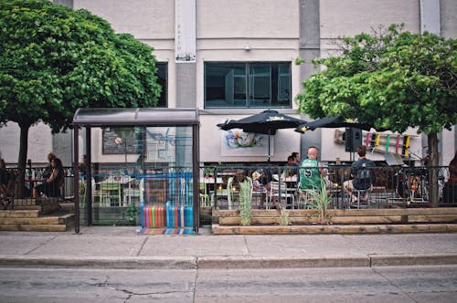 Безкоштовне стокове фото на тему «Автобусна зупинка, архітектура, будівлі»