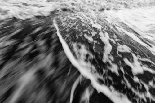 Fotobanka s bezplatnými fotkami na tému čierna a biela, čiernobiely, morské vlny
