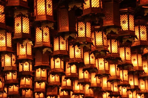 Lighted Brown Lantern Lot