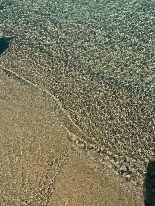 Free Pristine beach with clear water rippling on the Erdek coast in Balıkesir, Türkiye. Stock Photo