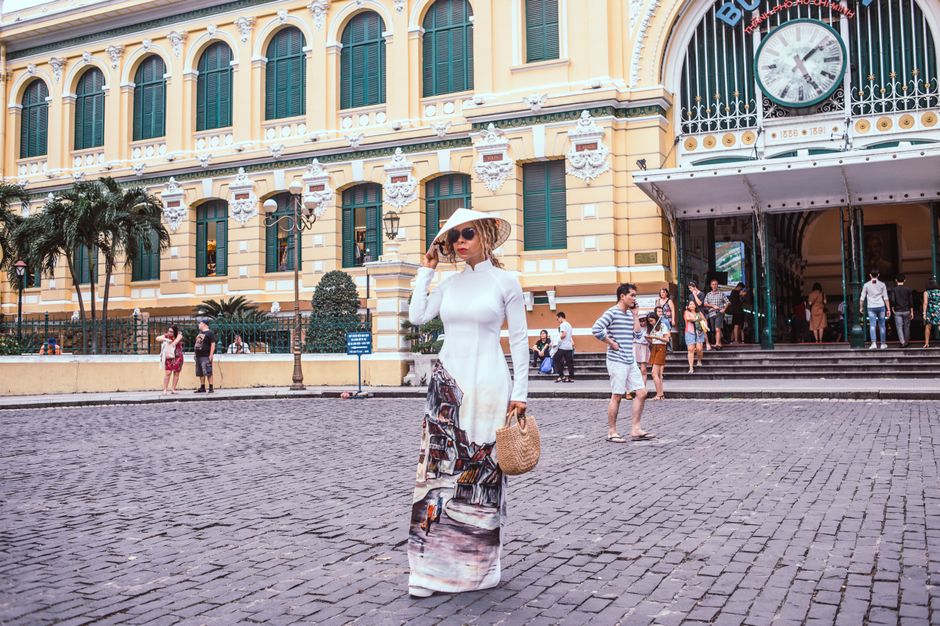 ao dai saigon street