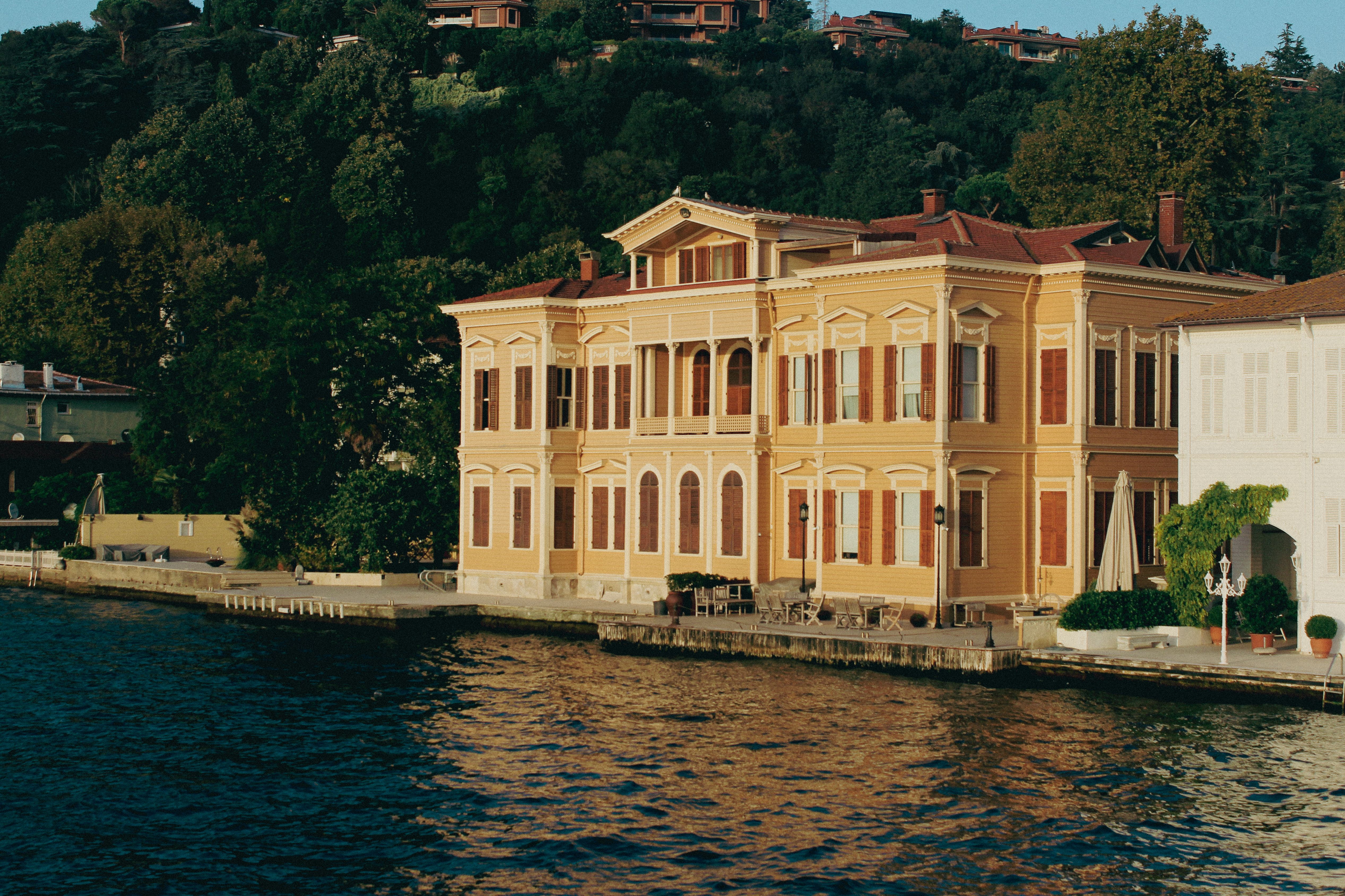Bebek and Nişantaşı: The Cultural Hubs for Affluent Connections — SponsorClub