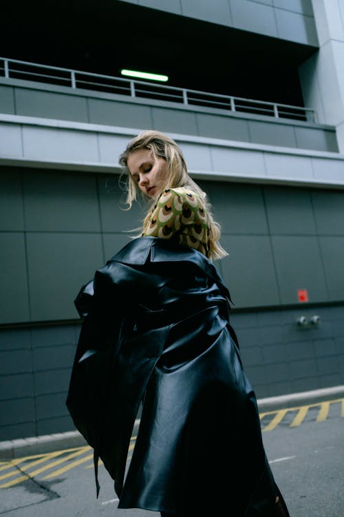 Fotobanka s bezplatnými fotkami na tému blond vlasy, čierna koža, človek