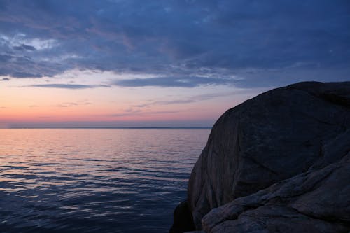 Бесплатное стоковое фото с берег моря, валун, горизонт