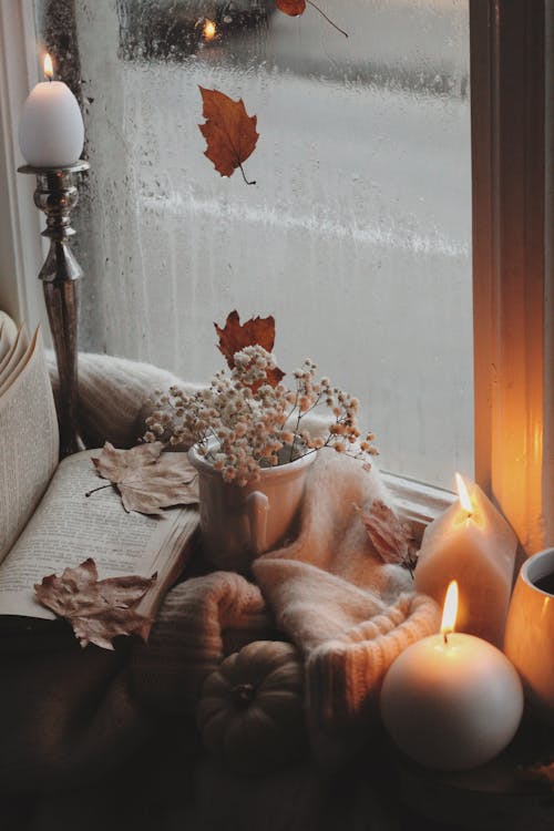 Cosy Autumnal Windowsill Decorations 