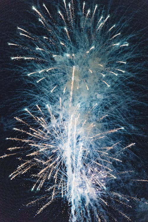бесплатная Бесплатное стоковое фото с вертикальный выстрел, искра, новый год Стоковое фото