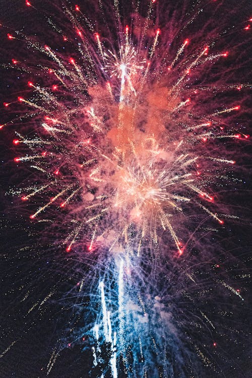 бесплатная Бесплатное стоковое фото с вертикальный выстрел, искра, новый год Стоковое фото