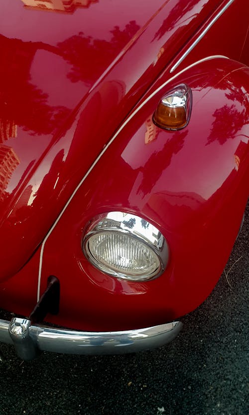 Безкоштовне стокове фото на тему «Volkswagen Beetle, блискучий, вертикальні постріл»
